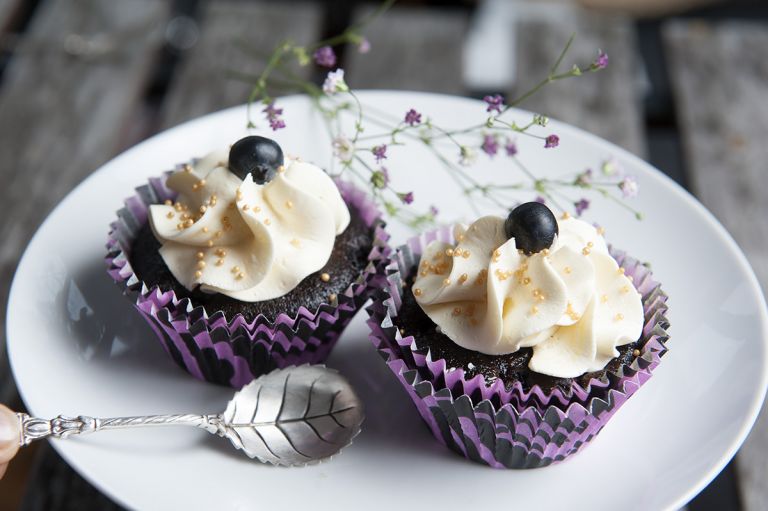 černý rybíz s citrónem v čokoládě cupcake